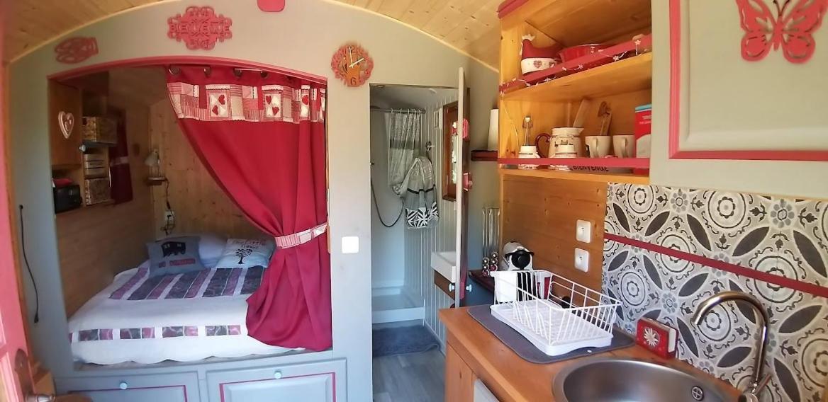 Roulotte Romantique Avec Piscine En Cevennes Monteils (Gard) Exteriör bild
